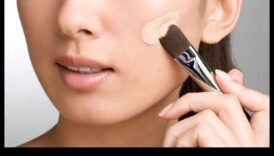 קרן ו-SPF: מדוע הגנה מהשמש חשובה בשגרת האיפור שלך