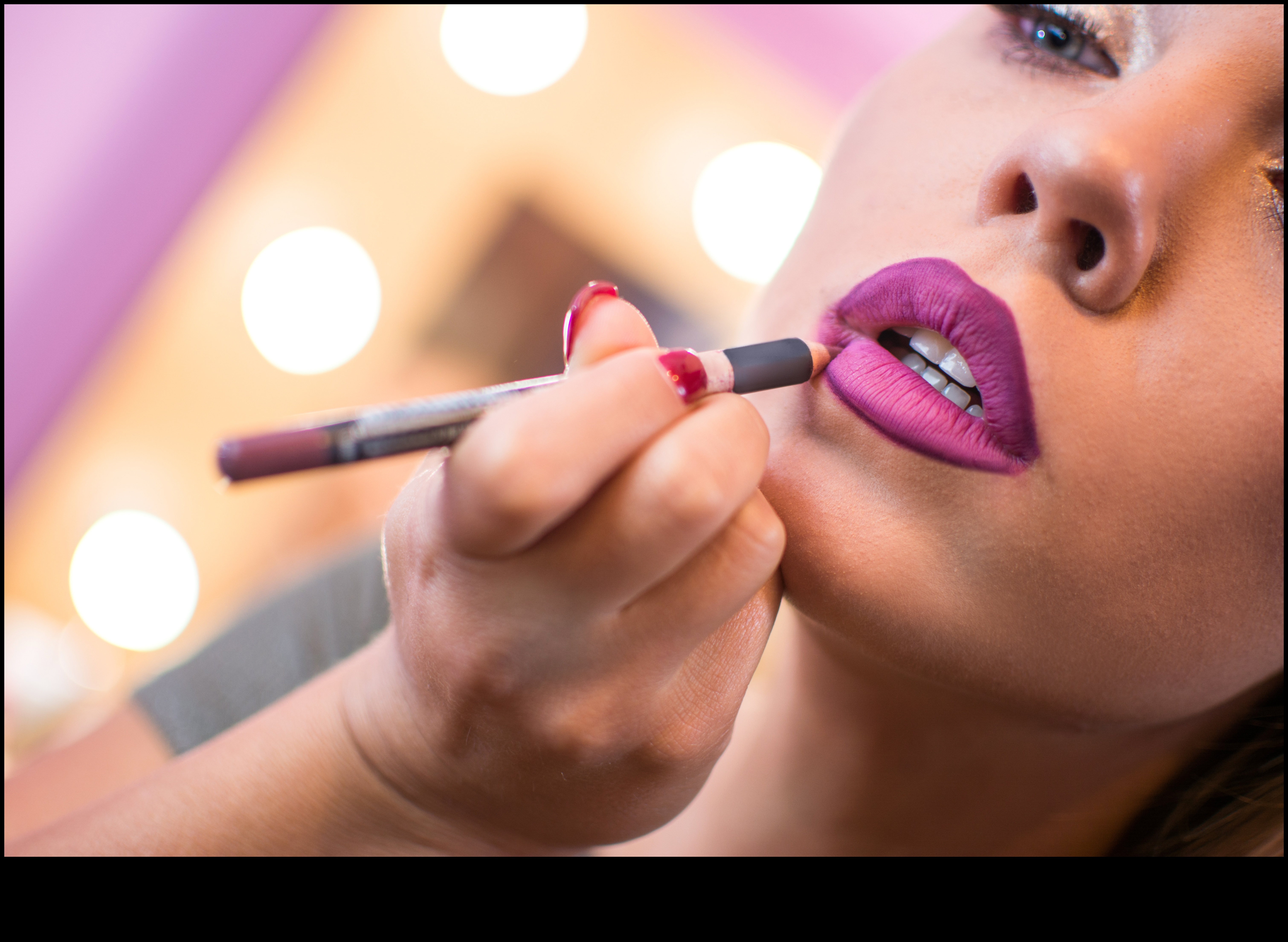 תוחם שפתיים חיוני מצא את הגוונים המושלמים לשיפור השפתיים הטבעיות שלך 4 תוחם שפתיים חיוני: גווני חובה עבור שפתיים ללא רבב